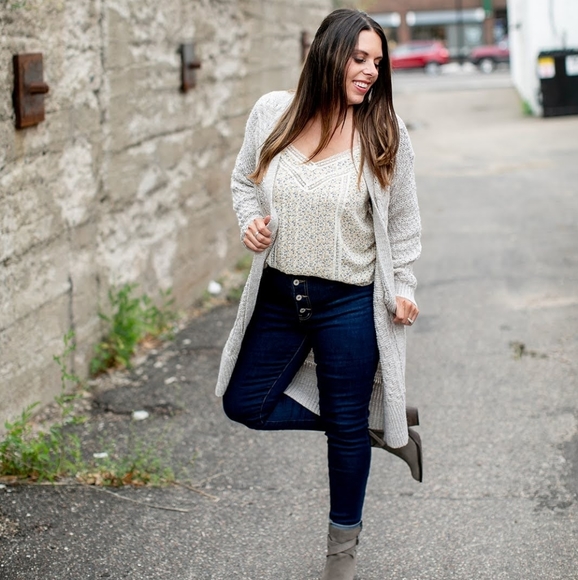 Hi! I'm Ashley 🖤 - Picture 5 of 11